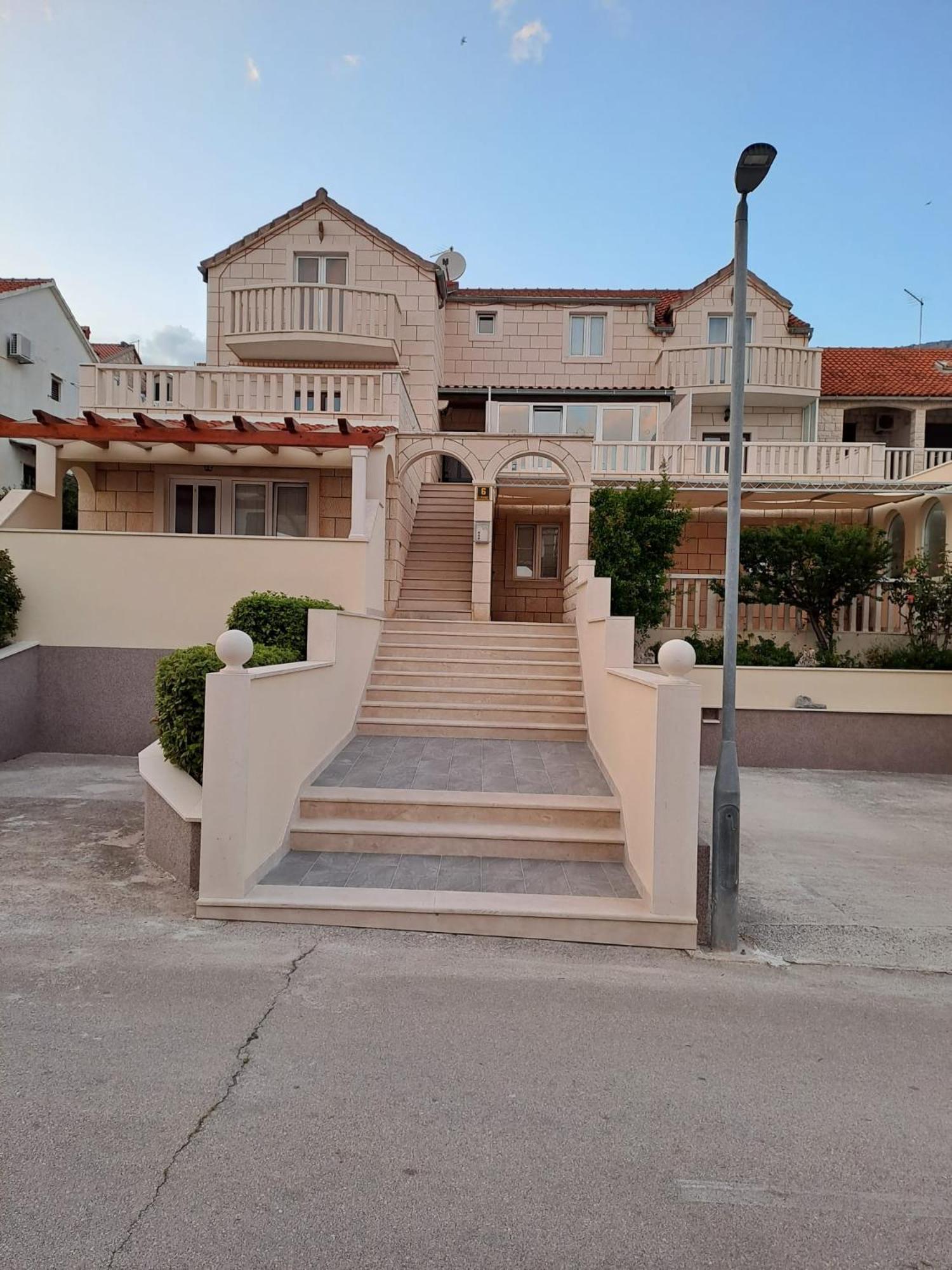 Apartments Jerica Бол Экстерьер фото