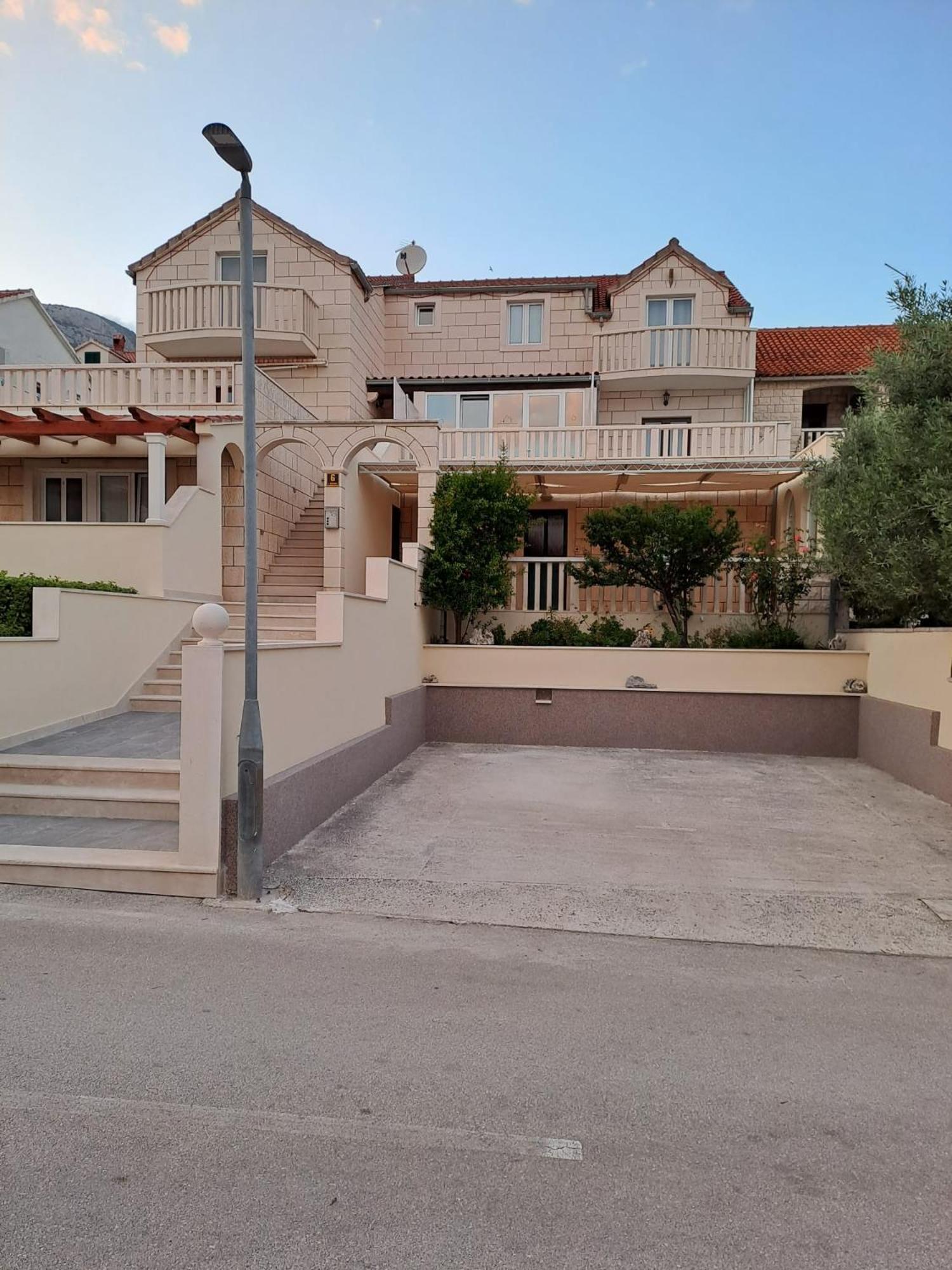 Apartments Jerica Бол Экстерьер фото